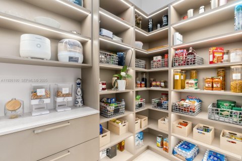 Снять в аренду виллу или дом в Майами, Флорида 6 спален, 446.49м2, № 1984694 - фото 20