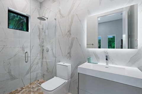 Снять в аренду виллу или дом в Майами, Флорида 6 спален, 446.49м2, № 1984694 - фото 18