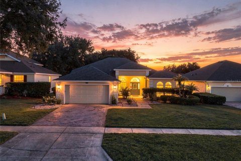 Casa en Clermont, Florida 3 dormitorios, 207.92 m2 № 2318983