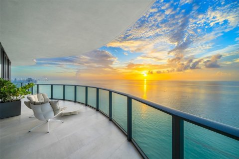 Condo in Sunny Isles Beach, Florida, 4 bedrooms  № 1836358 - photo 11