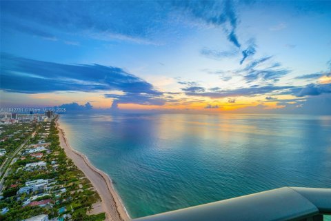 Condo in Sunny Isles Beach, Florida, 4 bedrooms  № 1836358 - photo 22