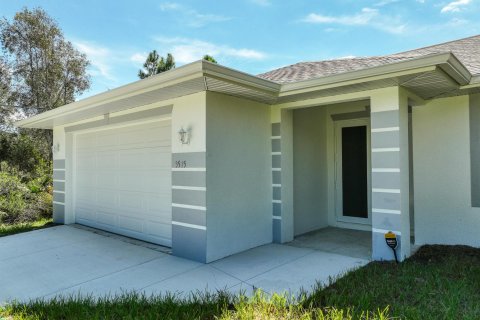 Villa ou maison à vendre à Lehigh Acres, Floride: 3 chambres, 196.67 m2 № 2389515 - photo 4