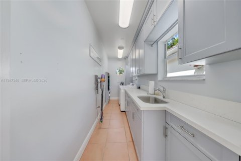 Casa en venta en Coral Gables, Florida, 3 dormitorios, 197.51 m2 № 2009640 - foto 17