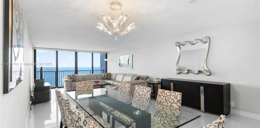Condo in Hollywood, Florida, 2 bedrooms № 1897240