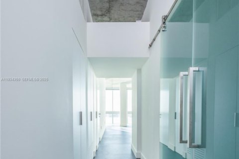 Condominio en alquiler en North Bay Village, Florida, 2 dormitorios, 177.07 m2 № 1993643 - foto 9