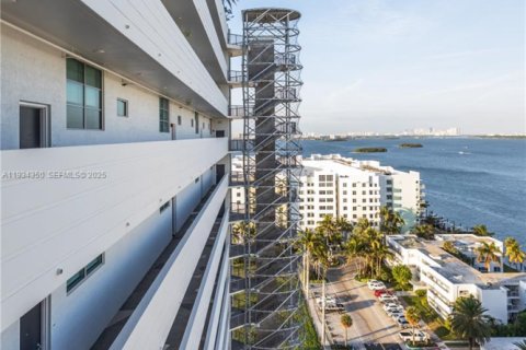 Condominio en alquiler en North Bay Village, Florida, 2 dormitorios, 177.07 m2 № 1993643 - foto 24