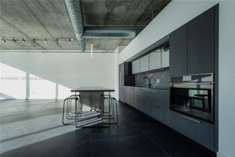 Condominio en alquiler en North Bay Village, Florida, 2 dormitorios, 177.07 m2 № 1993643 - foto 18