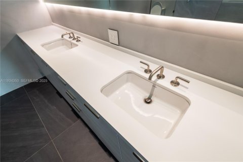 Condominio en alquiler en North Bay Village, Florida, 2 dormitorios, 177.07 m2 № 1993643 - foto 8