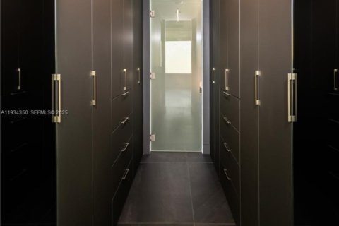 Condominio en alquiler en North Bay Village, Florida, 2 dormitorios, 177.07 m2 № 1993643 - foto 12