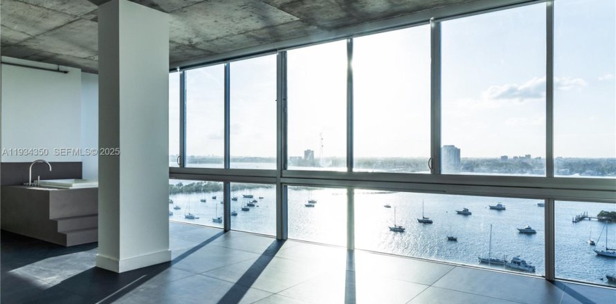 Condominio en North Bay Village, Florida, 2 dormitorios  № 1993643