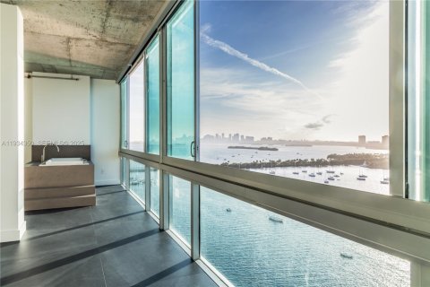 Condominio en alquiler en North Bay Village, Florida, 2 dormitorios, 177.07 m2 № 1993643 - foto 16