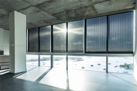 Condominio en alquiler en North Bay Village, Florida, 2 dormitorios, 177.07 m2 № 1993643 - foto 2