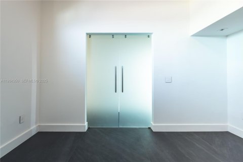 Condominio en alquiler en North Bay Village, Florida, 2 dormitorios, 177.07 m2 № 1993643 - foto 6