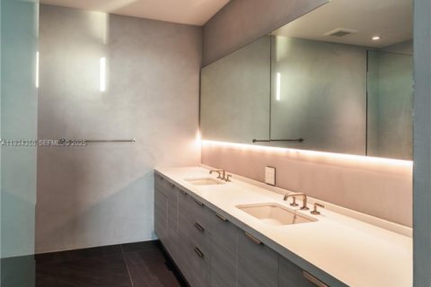 Condominio en alquiler en North Bay Village, Florida, 2 dormitorios, 177.07 m2 № 1993643 - foto 13