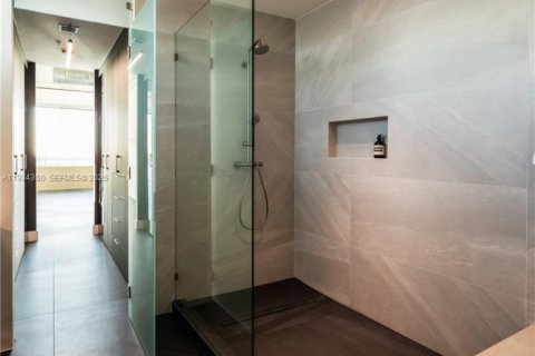 Condominio en alquiler en North Bay Village, Florida, 2 dormitorios, 177.07 m2 № 1993643 - foto 10