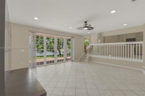 House in Miramar, Florida 4 bedrooms, 285.86 sq.m. № 2181497 - photo 14