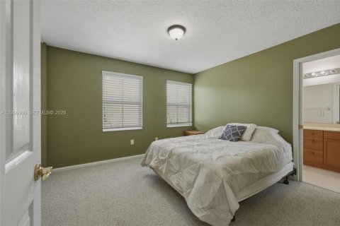 House in Miramar, Florida 4 bedrooms, 285.86 sq.m. № 2181497 - photo 27