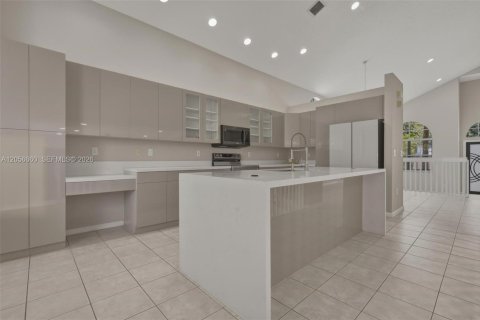 House in Miramar, Florida 4 bedrooms, 285.86 sq.m. № 2181497 - photo 11