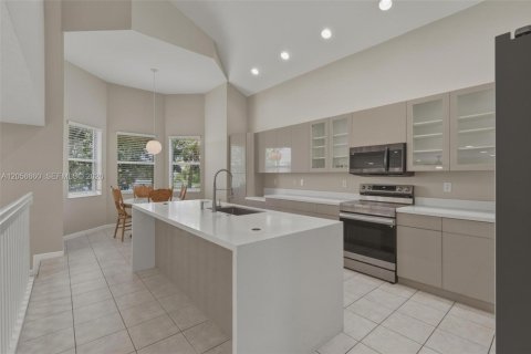 House in Miramar, Florida 4 bedrooms, 285.86 sq.m. № 2181497 - photo 9
