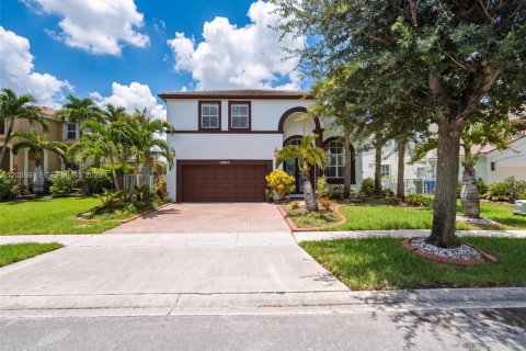 House in Miramar, Florida 4 bedrooms, 285.86 sq.m. № 2181497