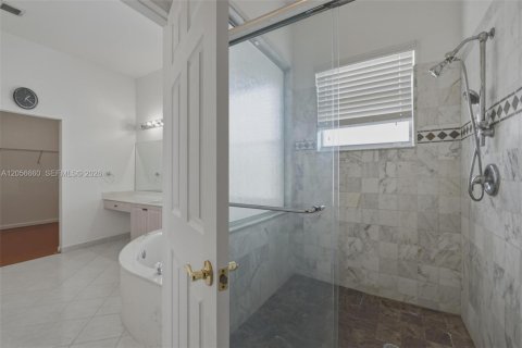 House in Miramar, Florida 4 bedrooms, 285.86 sq.m. № 2181497 - photo 25