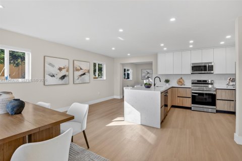 Casa en venta en Miami Gardens, Florida, 3 dormitorios, 113.53 m2 № 1999876 - foto 9