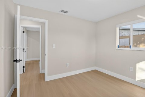 Casa en venta en Miami Gardens, Florida, 3 dormitorios, 113.53 m2 № 1999876 - foto 26