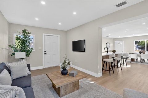 Casa en venta en Miami Gardens, Florida, 3 dormitorios, 113.53 m2 № 1999876 - foto 11