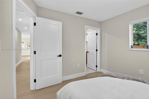 Casa en venta en Miami Gardens, Florida, 3 dormitorios, 113.53 m2 № 1999876 - foto 18