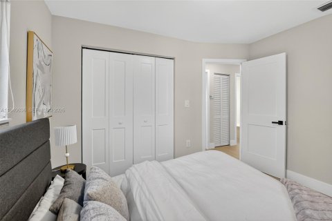 Casa en venta en Miami Gardens, Florida, 3 dormitorios, 113.53 m2 № 1999876 - foto 17