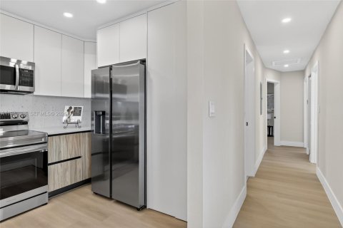 Casa en venta en Miami Gardens, Florida, 3 dormitorios, 113.53 m2 № 1999876 - foto 8