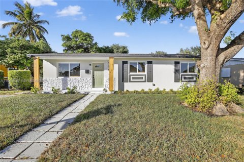 Casa en venta en Miami Gardens, Florida, 3 dormitorios, 113.53 m2 № 1999876 - foto 28