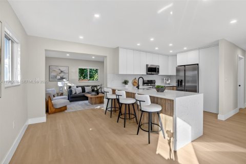 Casa en Miami Gardens, Florida 3 dormitorios, 113.53 m2 № 1999876