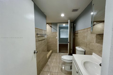 Casa en alquiler en Miami, Florida, 4 dormitorios, 169.45 m2 № 1952087 - foto 10