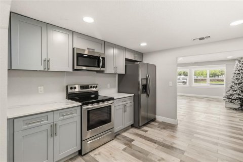 House in Orlando, Florida 3 bedrooms, 189.99 sq.m. № 2099438 - photo 14