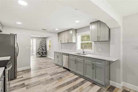 House in Orlando, Florida 3 bedrooms, 189.99 sq.m. № 2099438 - photo 15