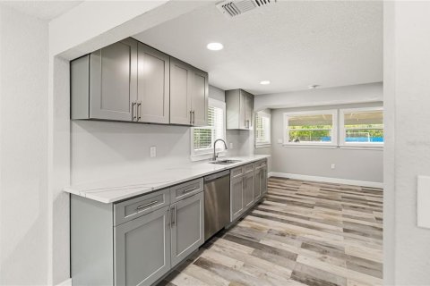 House in Orlando, Florida 3 bedrooms, 189.99 sq.m. № 2099438 - photo 13