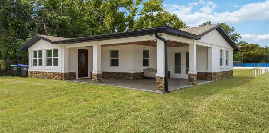 House in Orlando, Florida 3 bedrooms, 189.99 sq.m. № 2099438