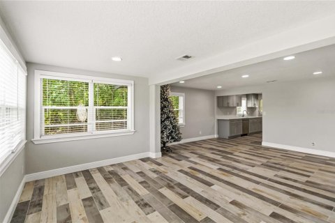 House in Orlando, Florida 3 bedrooms, 189.99 sq.m. № 2099438 - photo 9