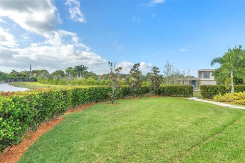 House in Weston, Florida 5 bedrooms № 2062773 - photo 4