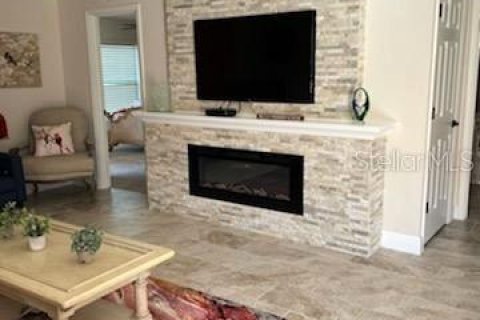 House in Lady Lake, Florida 2 bedrooms, 102.38 sq.m. № 2222158 - photo 6