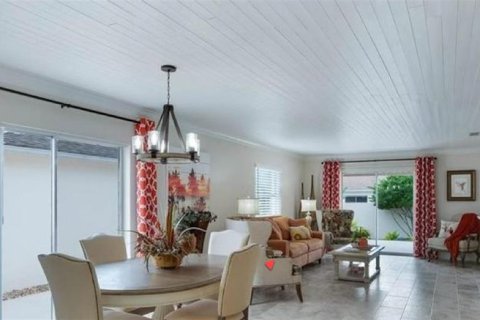 House in Lady Lake, Florida 2 bedrooms, 102.38 sq.m. № 2222158 - photo 5