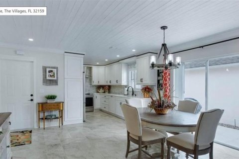 House in Lady Lake, Florida 2 bedrooms, 102.38 sq.m. № 2222158 - photo 3
