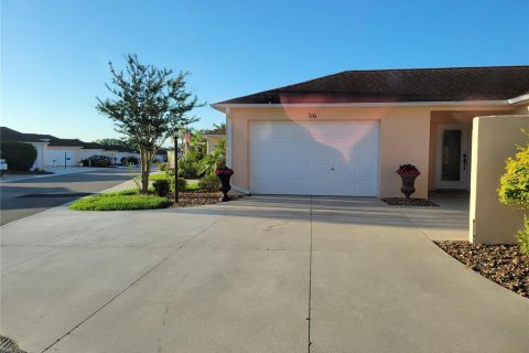 House in Lady Lake, Florida 2 bedrooms, 102.38 sq.m. № 2222158 - photo 2