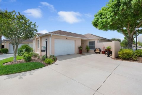House in Lady Lake, Florida 2 bedrooms, 102.38 sq.m. № 2222158