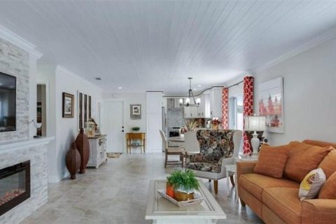 House in Lady Lake, Florida 2 bedrooms, 102.38 sq.m. № 2222158 - photo 7