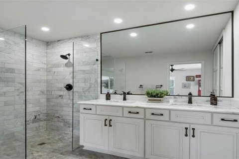 House in Lady Lake, Florida 2 bedrooms, 102.38 sq.m. № 2222158 - photo 9