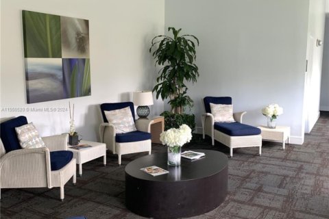Condo in Doral, Florida, 1 bedroom  № 1860220 - photo 17