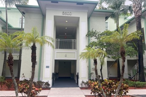 Condo in Doral, Florida, 1 bedroom  № 1860220 - photo 1