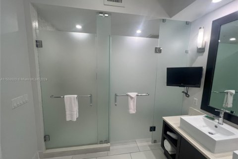 Condo in Doral, Florida, 1 bedroom  № 1860220 - photo 6